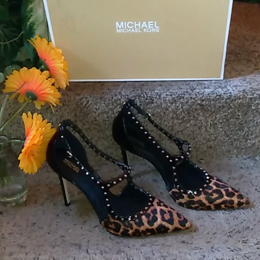 Brand new Michael Kors Ava pumps